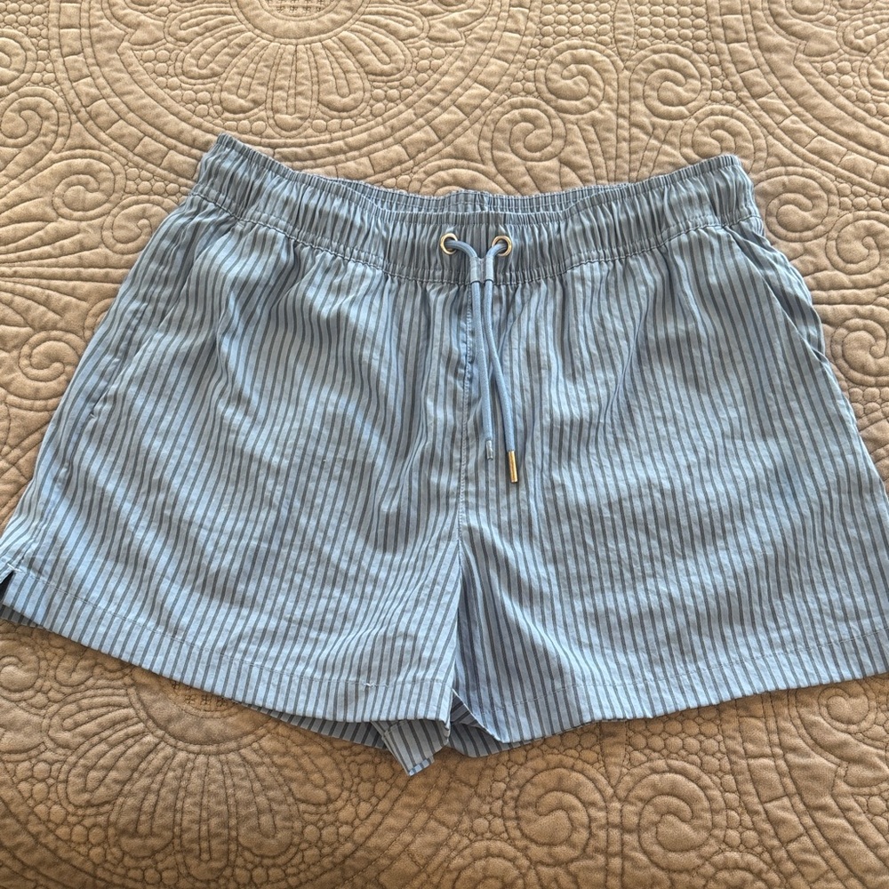 Athleta Mid Rise Midday Poplin Shorts